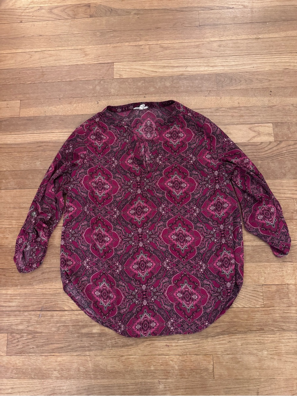 Maurices Women's Burgundy Paisley Roll Tab Blouse - Size M
 b87